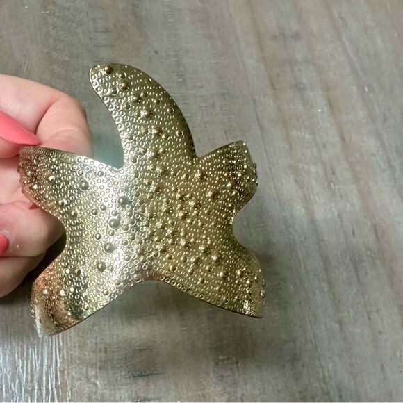 Lilly Pulitzer Gold Textured Cuff Bracelet. - Picture 4 of 5